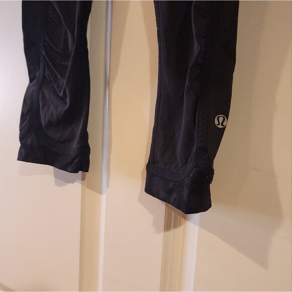 Lululemon Run for your Life black camo cropped leggings size 2 - Picture 3 of 5